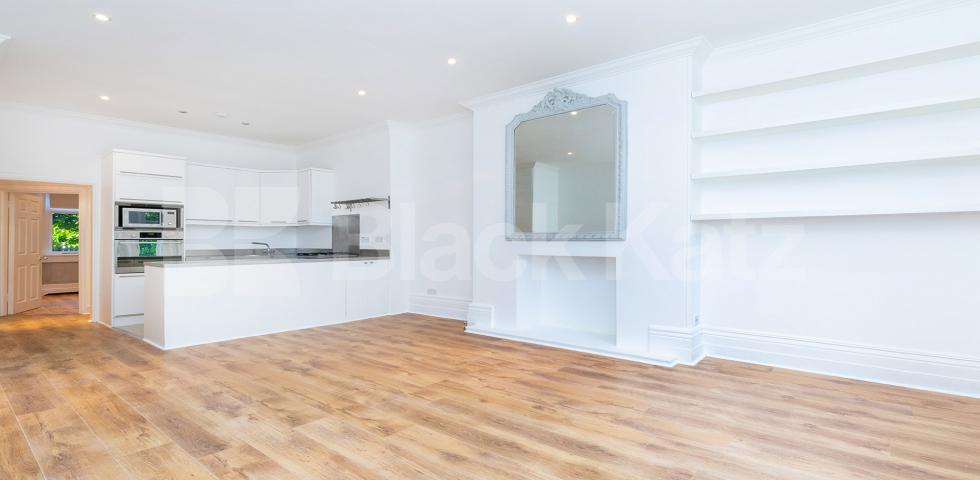 Amazing two bed with private garden and being a stoes throw to Primrose Hill. St Georges Terrace, Primrose Hill / Camden 